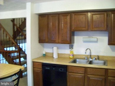 3803 Evans Trail Ct, Beltsville, MD 20705 - photo 4