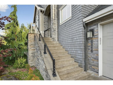 1240 SW Ophelia St, Portland, OR 97219 - photo 3