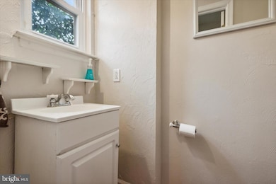 220 Bishop Dr, Aston, PA 19014 - photo 6