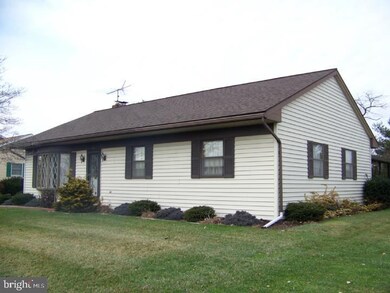 126 Maple Dr, Morgantown, PA 19543 - photo 3