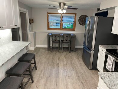 162 Robinson Rd unit B, Hudson, NH 03051 - photo 3