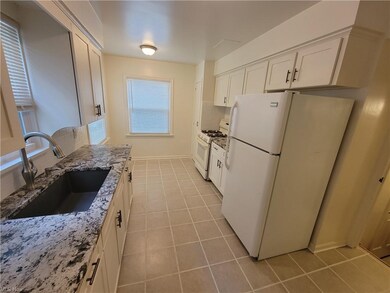 Alternate view Kitchen