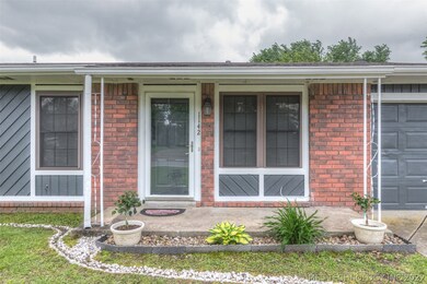 1142 E 142nd St, Glenpool, OK 74033 - photo 2