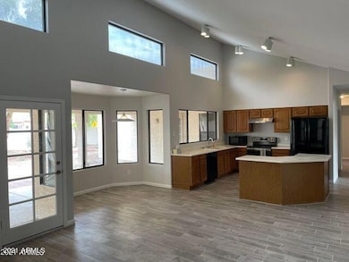 1047 W Lakeridge Dr, Gilbert, AZ 85233 - photo 2