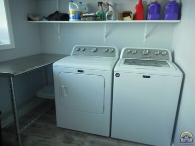 5125 SW 32nd St, Topeka, KS 66614 - photo 7