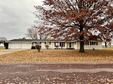 106 Lakeview Dr, Gibson City, IL 60936 - photo 3