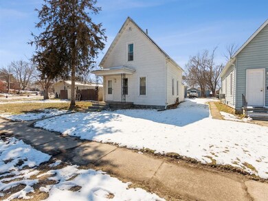 1037 10th St SE, Cedar Rapids, IA 52401 - photo 4