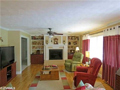Den/Family/Great Room - Family Room