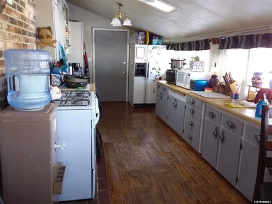 171 N Highland Dr, Winnemucca, NV 89445 - photo 2