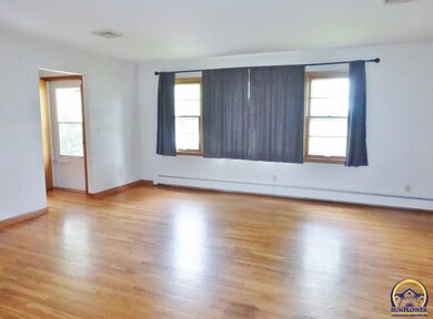 103 W 5th St, Hoyt, KS 66440 - photo 3