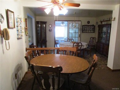 Kitchen eating area