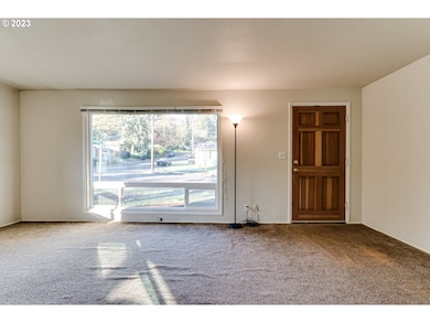 Living Room/Entrance