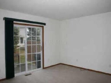 2222_Teardrop_05_Living_room_towards_rea