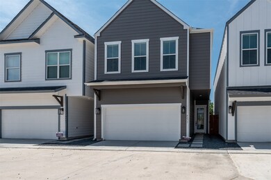 8454 Berry Green Ln, Houston, TX 77022 - photo 2