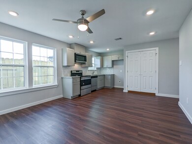 6811 Glass St unit B, Houston, TX 77016 - photo 4