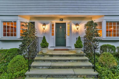 004-photo-twilight-front-view-7094988