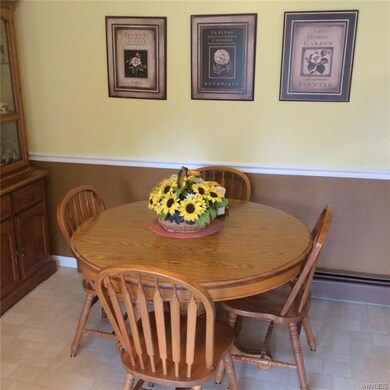 KITCHEN/DINING AREA