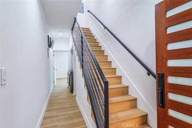 4846 W 17th St unit 1/2, Los Angeles, CA 90019 - photo 2