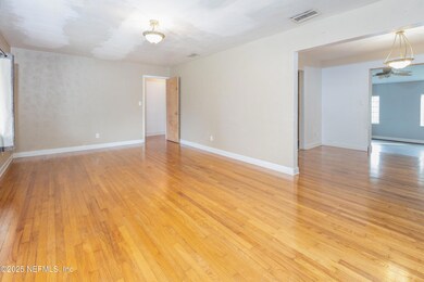 839 Moravon-Living Room