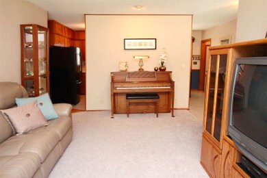 3610 Knoll Ridge Dr, Cedar Falls, IA 50613 - photo 4