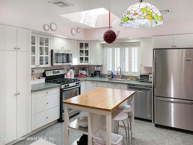 171 Logan Ave, Staten Island, NY 10301 - photo 5