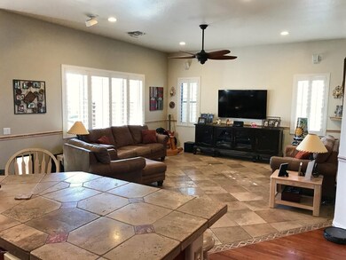 Great Rm & kitchen island