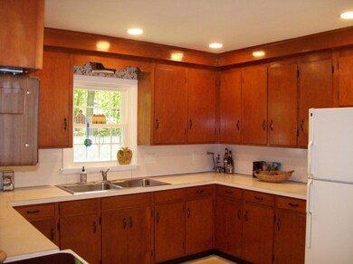 19 Edson St, Claremont, NH 03743 - photo 2