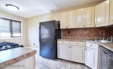 71 Ashley Ln, Staten Island, NY 10309 - photo 7