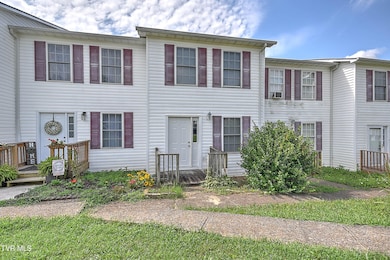 44 Tulip Grove Cir unit 3, Bristol, TN 37620 - photo 2