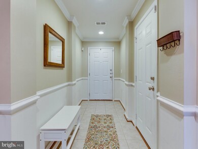 15677 John Diskin Cir unit 132, Woodbridge, VA 22191 - photo 3