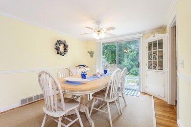 006-photo-dining-room-6323488
