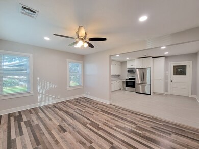 1113 San Jacinto St, Rosenberg, TX 77471 - photo 3