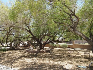 Spectacular, mature landscaping
