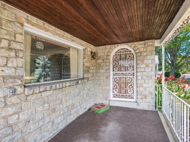 387 Demorest Rd, Columbus, OH 43204 - photo 2