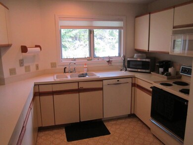 33 the Seasons, New London, NH 03257 - photo 5