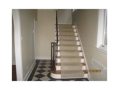 Entry/Foyer.