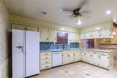 1904 Hollyhill Ln, Denton, TX 76205 - photo 7