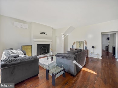 17 W 3rd St, Frederick, MD 21701 - photo 4