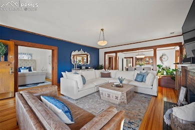 Enter into the inviting Living roon