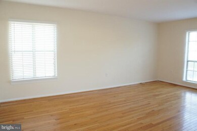 3322 Stone Heather Ct, Herndon, VA 20171 - photo 2