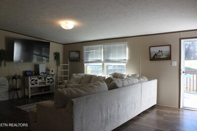 133 Peach Ln, Wartburg, TN 37887 - photo 5