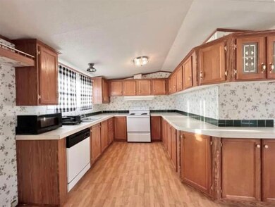 34511 Independence St, Shawnee, OK 74804 - photo 5