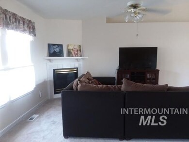 930 Muirfield Ln, Nampa, ID 83686 - photo 2