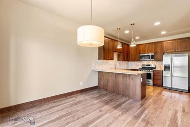 Dining and Eating Bar/Kitchen with Nice Tiled Back