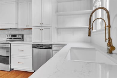 305 Broadstone Dr, Mars, PA 16046 - photo 2