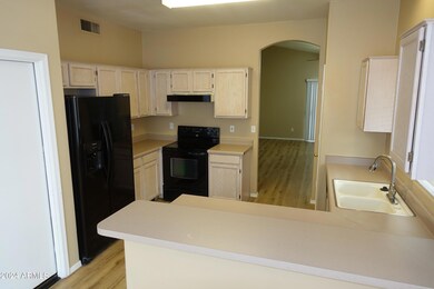 5060 W Glenview Place, Chandler, AZ 85226 - photo 4