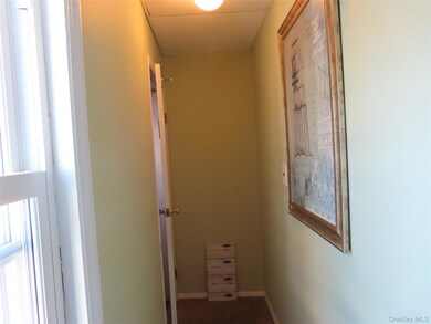 33 Deer Park Ave unit 27 C, Babylon, NY 11702 - photo 2