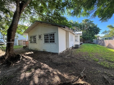 8920 SW 157th St, Palmetto Bay, FL 33157 - photo 2