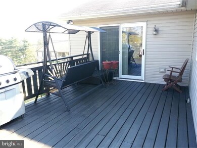 4001 Hilltop Ave, Reading, PA 19605 - photo 6