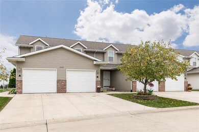 3040 Samuel Ct SW unit B, Cedar Rapids, IA 52404 - photo 2